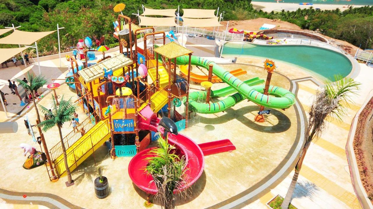 Aqua Fun Hotel At Camaya Coast Mariveles Exterior photo